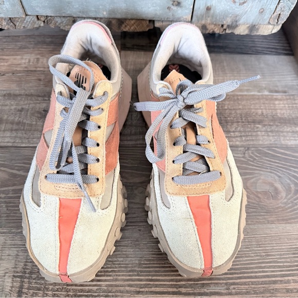 New Balance Women's Sneakers in Beige and Coral - Picture 5 of 6